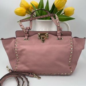 🪽Valentino Garavani Vitello Small Rockstud Crossbody Bag